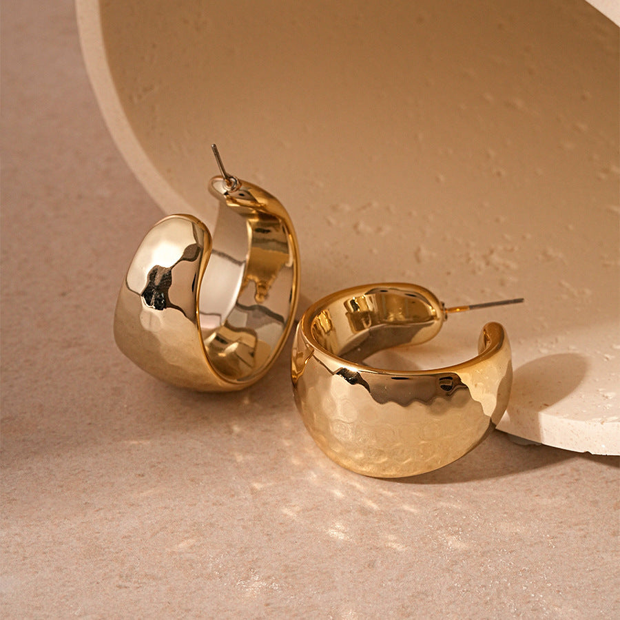 Zainab Sculptural C-Hoop Earrings - Gold [8RBMMOUP]