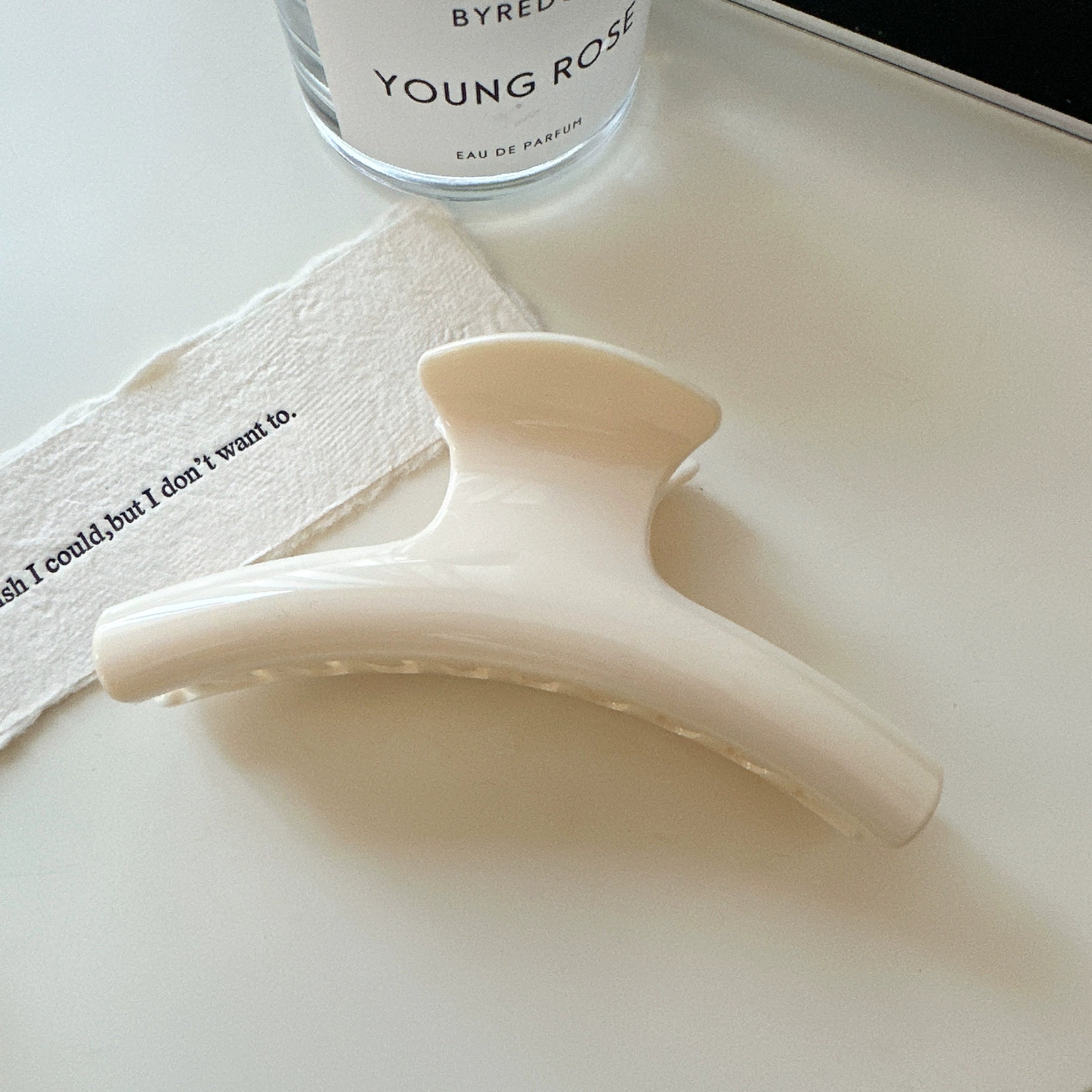 Zarina Elegant Claw Clip - French Bar White [D89R0GKQ]