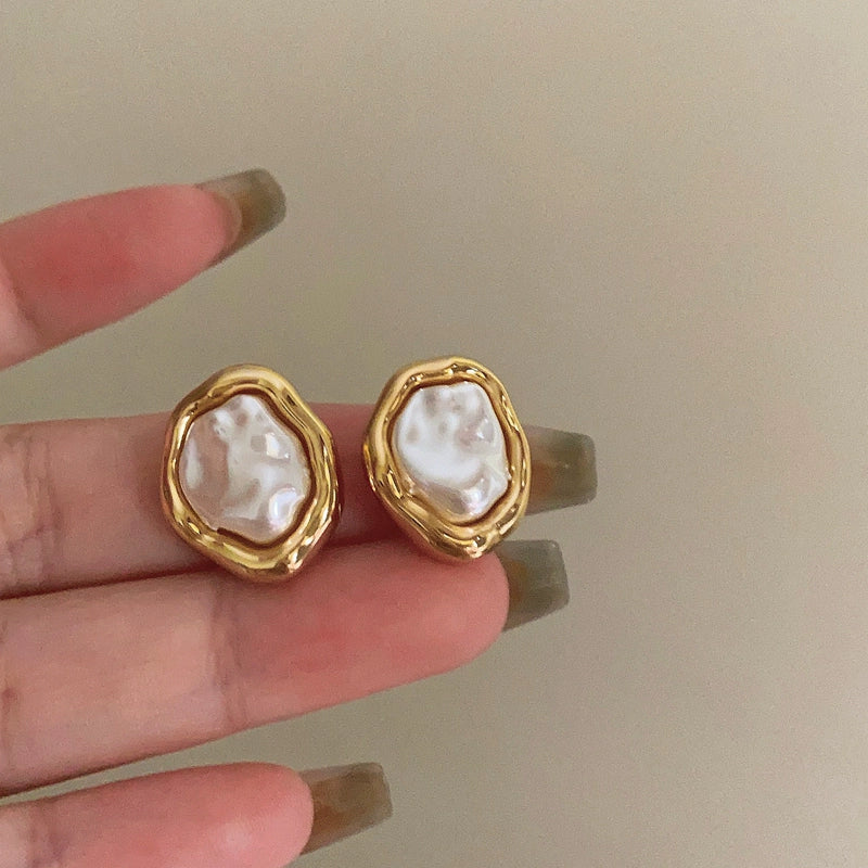 Maddison Asymmetrical Pearl Drop Earrings - Gold Tone with Silver Pin [KA4OEU8B]
