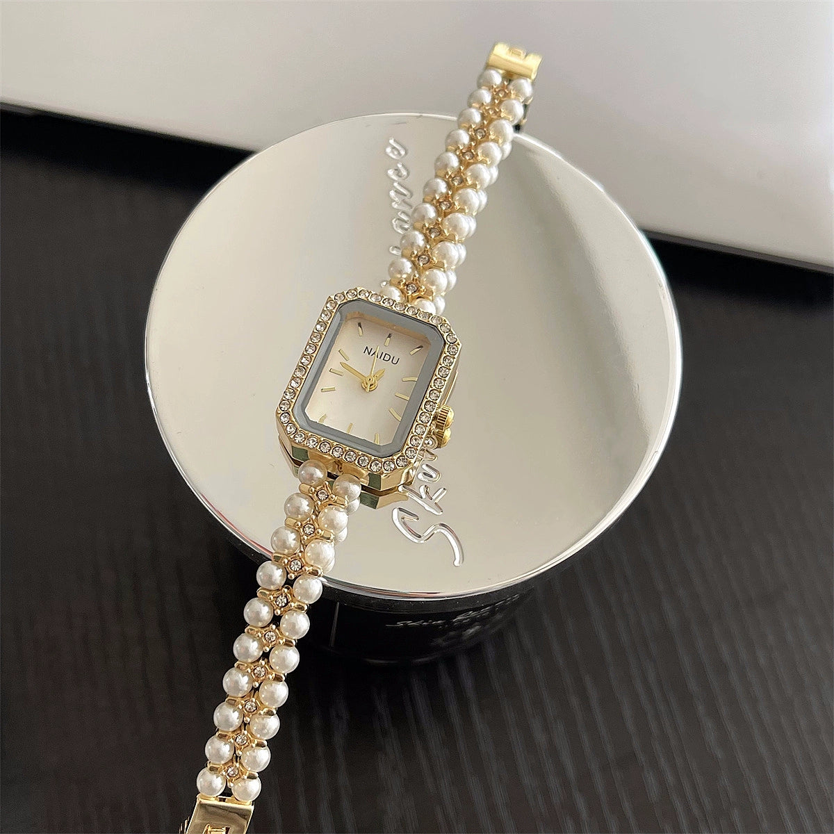 Siobhan Pearl Chain Watch - Gold Band White Dial [FM668E61]