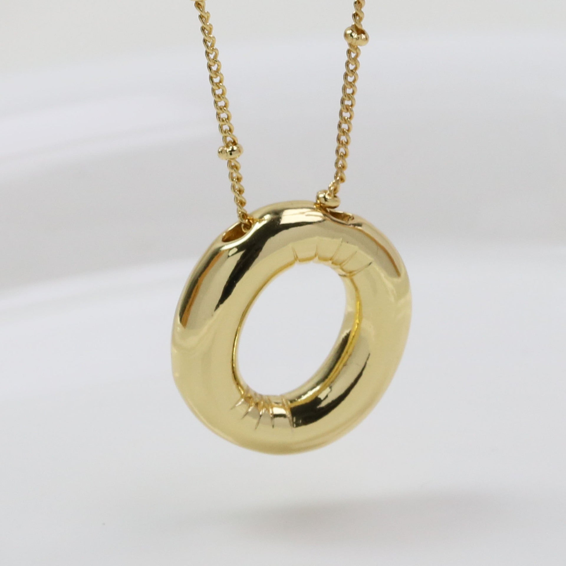 Aberdeen Bubble Initial Necklace - O (Necklace) [36H7FW70]