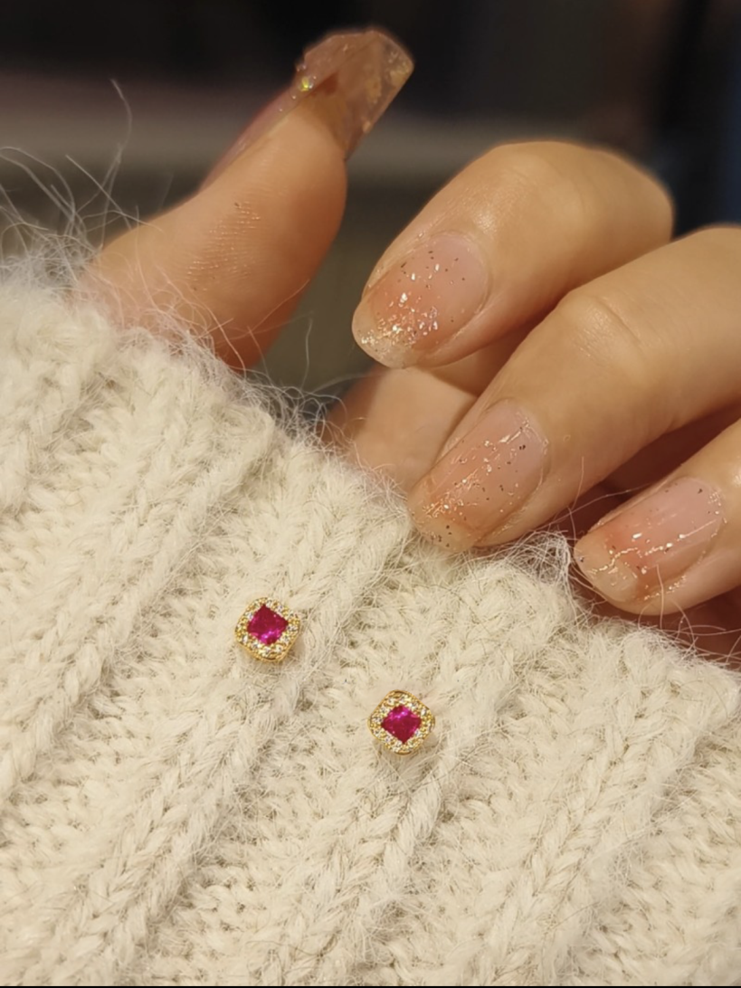 Avyanna Zirconia PavŽ Studs - Red Zirconia Studs