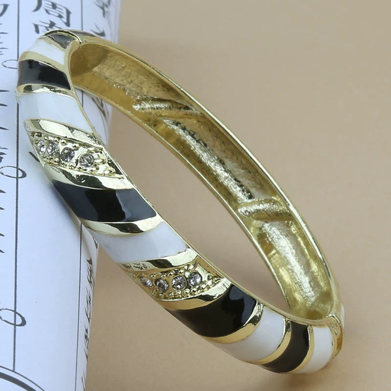 Amarachi Delicate Enamel Bracelet - Black White Spiral