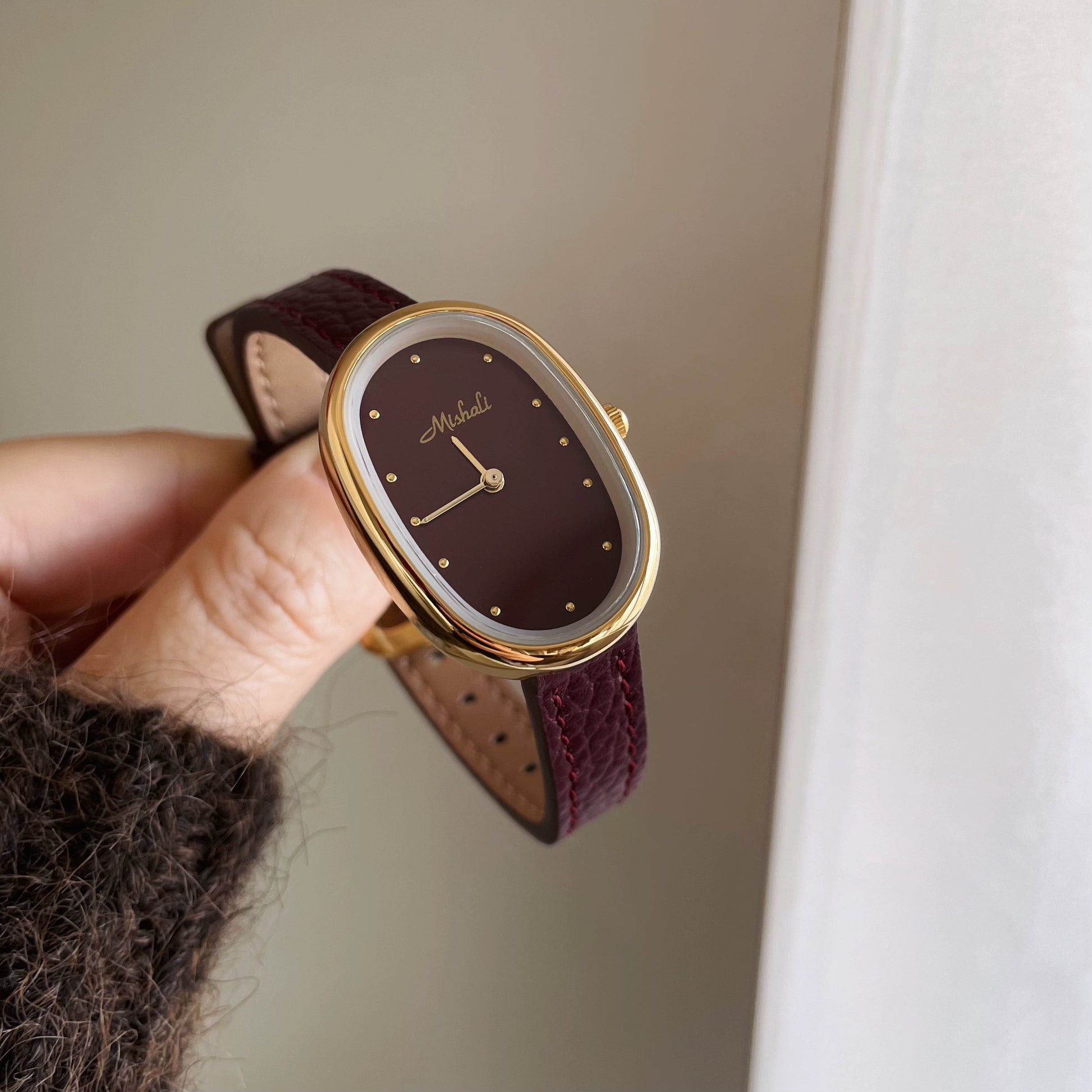 Hareem Vintage Oval Watch - Wine Red