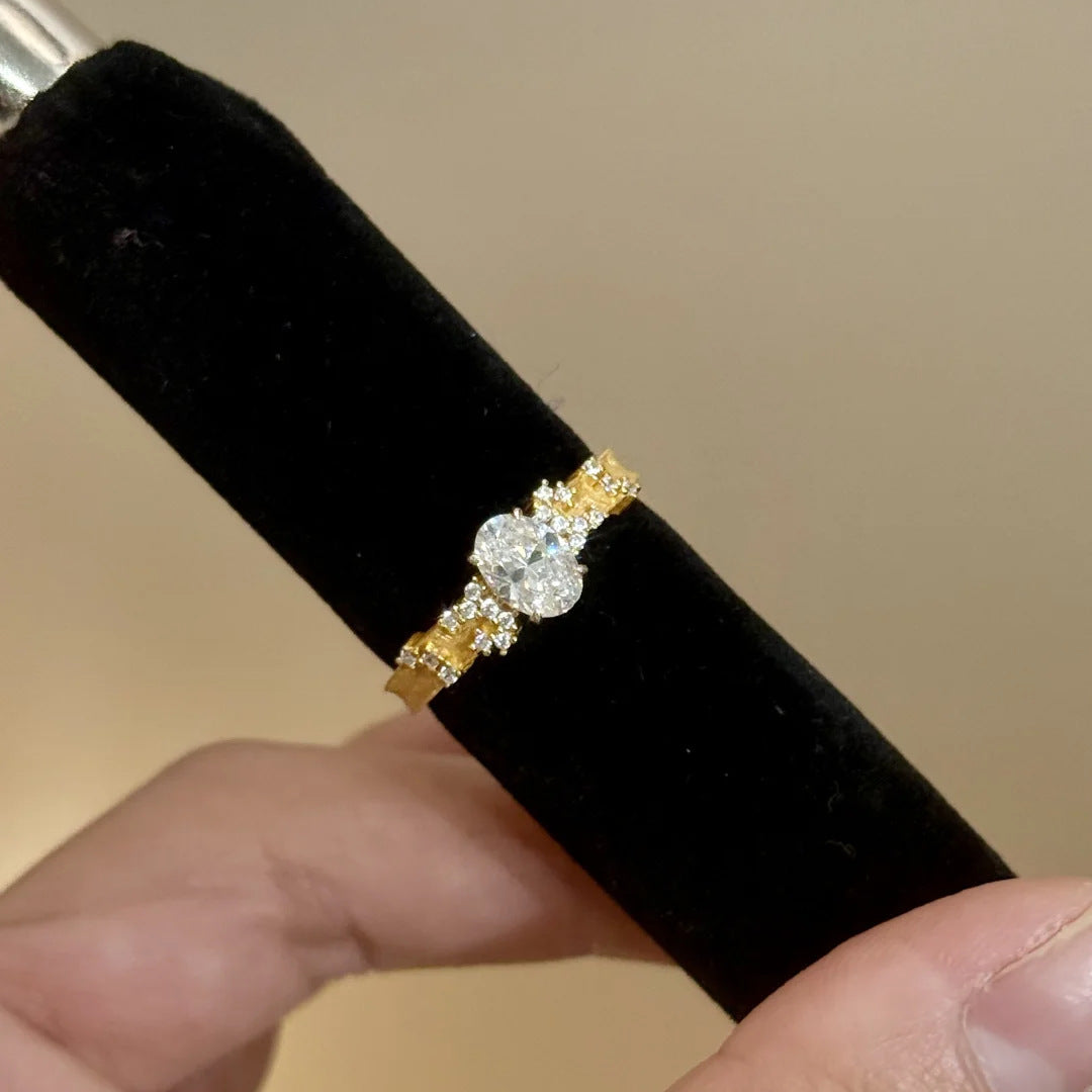 Leeah Ice Flower Oval Ring - White Diamond Ice Flower Cut Ring [VO2DOQDD]