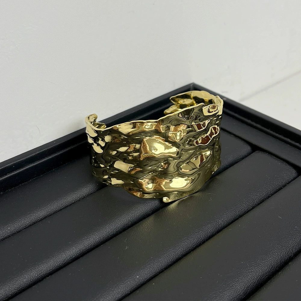 Remington Sculptural Cuff Bracelet - Gold Bracelet [FA0QGTYA]
