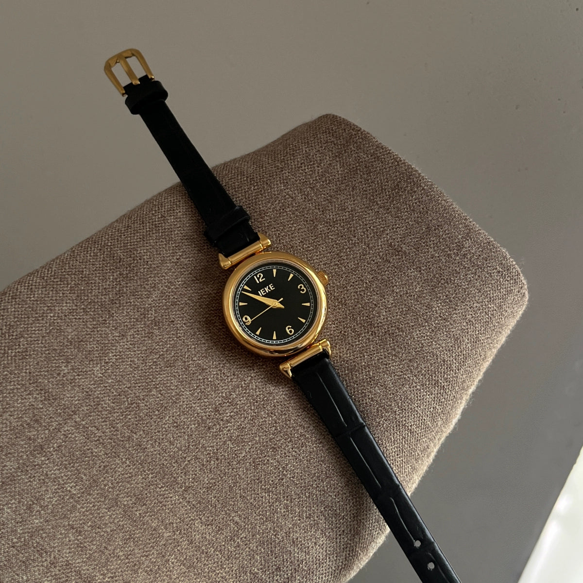 Keily Classic Round Quartz Watch - Black Leather with Gold Case Black Dial [A7CLA95V]