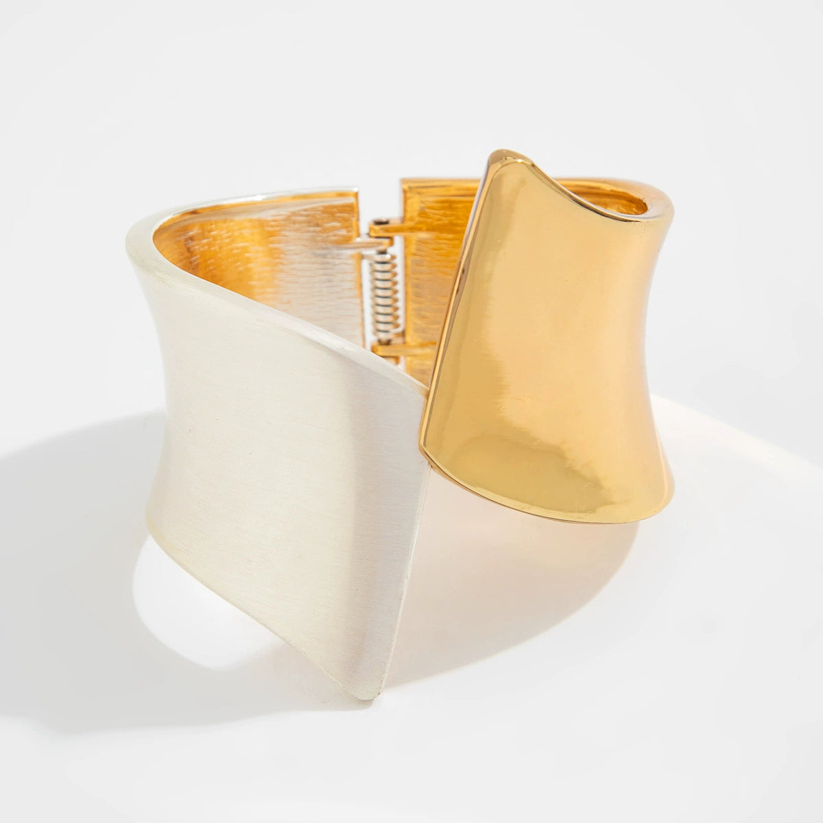 Lilyth Sculpted Cuff Bracelet - Mixed Color (Design 04) [QMOEKTXA]