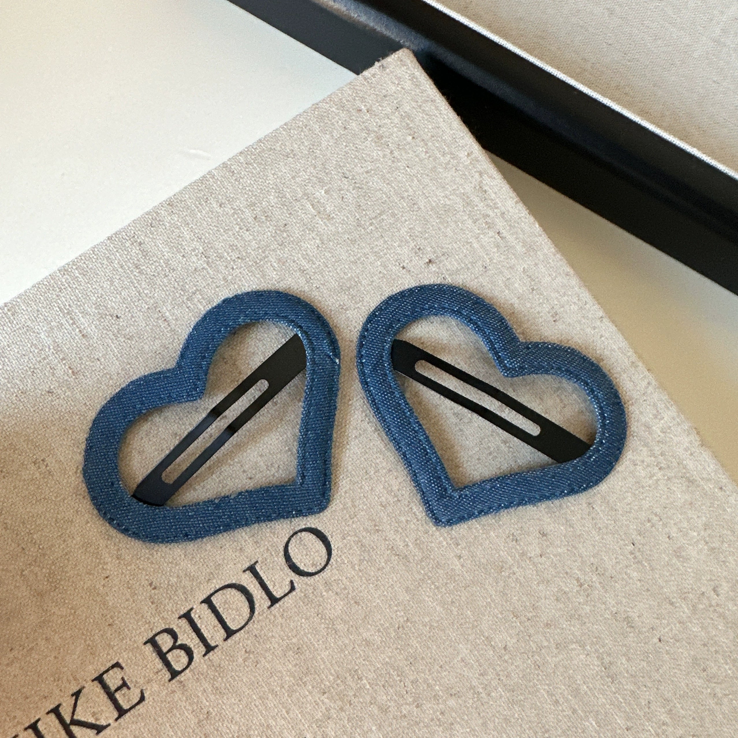Ruqayyah Denim Shaped Hair Clips - Dark Wash Heart (Pair) [XHY0WXIA]