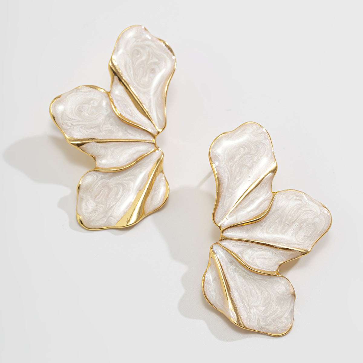Tinley Gradient Petal Earrings - White [FMQYGMPA]