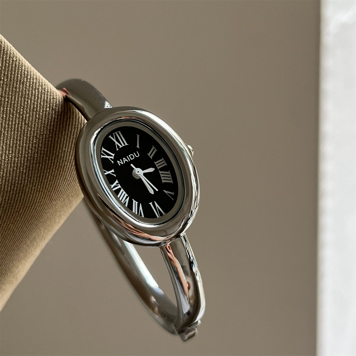 Mahnoor Vintage Oval Watch - Silver Strap Black Dial (Bracelet Style) [YWXAQ8HX]