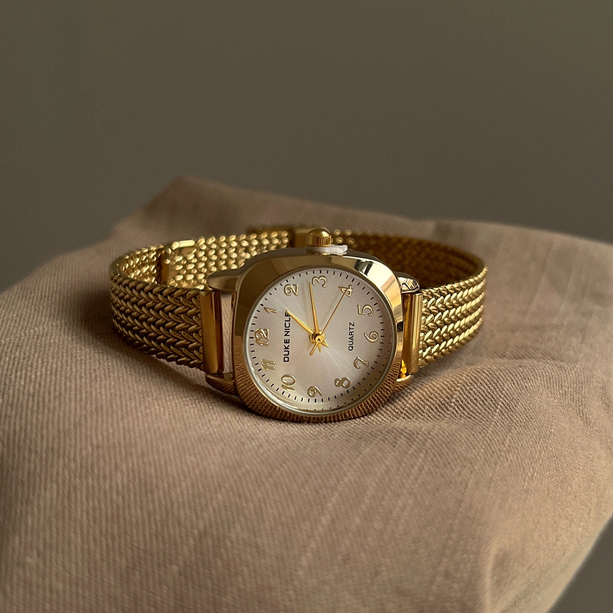 Mckenzi Vintage Square Mesh Watch - Gold Strap, White Face [NAEO0PU7]