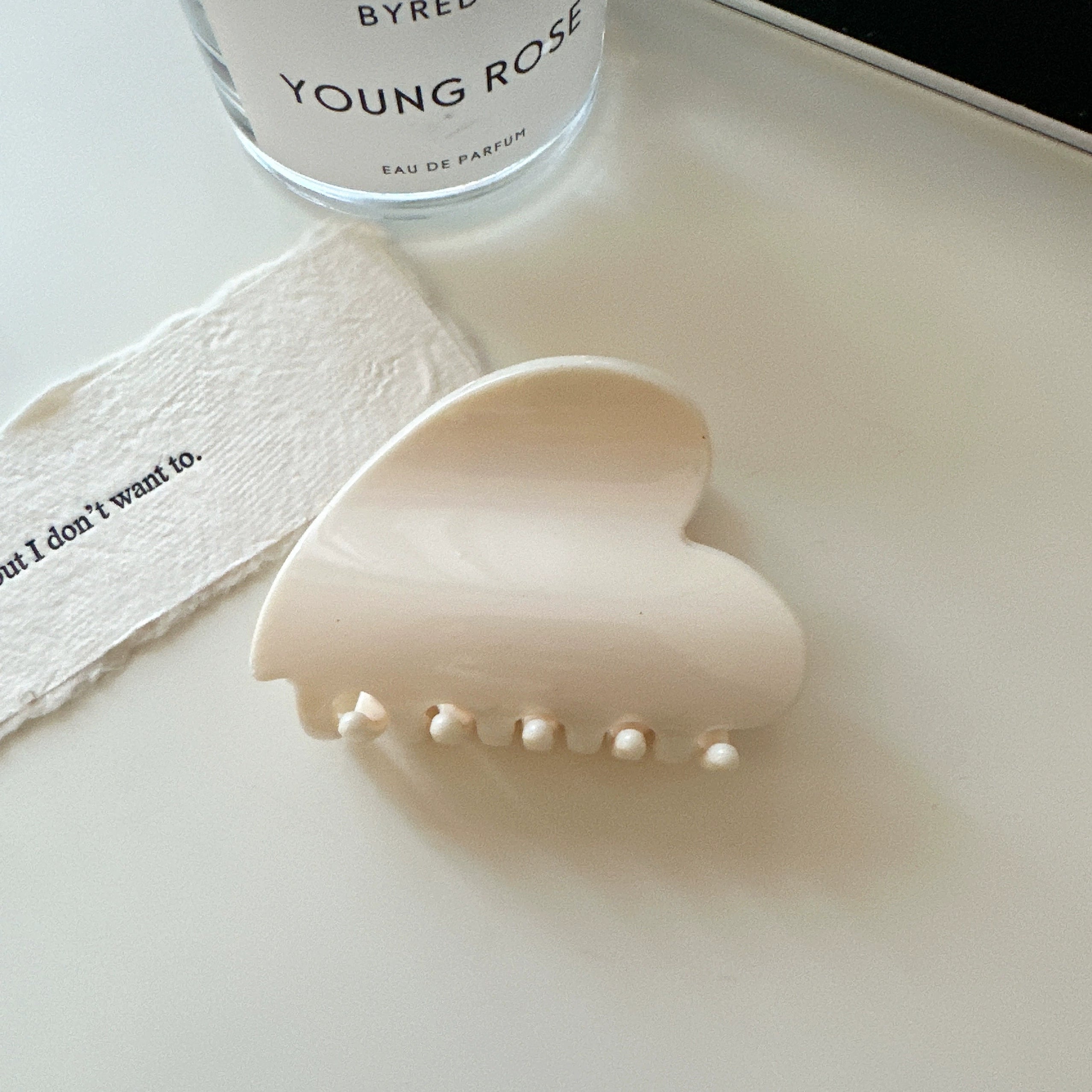 Zarina Elegant Claw Clip - Heart White [G615OPWN]
