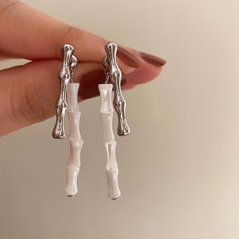 Hajar White Jade Bamboo Earrings - Off-White Bamboo Knot Silver Post [BAEOYGH1]