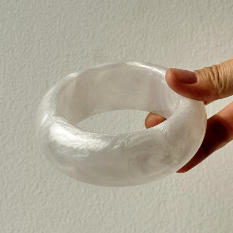 Xandria Artistic Swirl Bangle - Pearl White [9ESKB4I3]