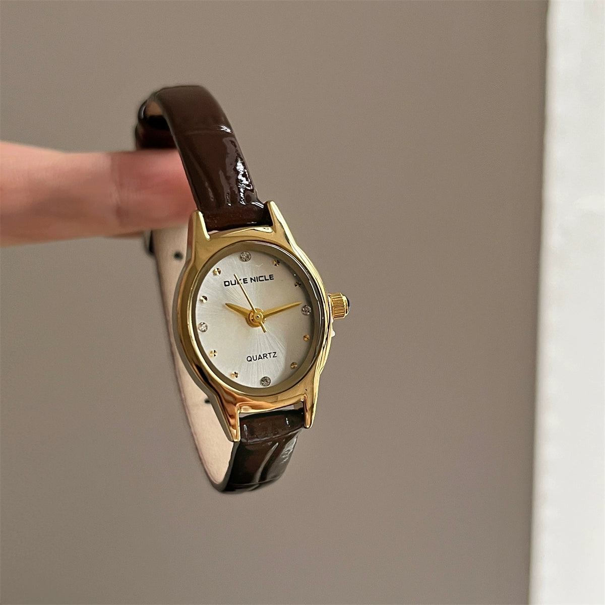 Rowyn Elegant Oval Watch - Coffee Strap Gold Case White Dial [GB9HDIF4]