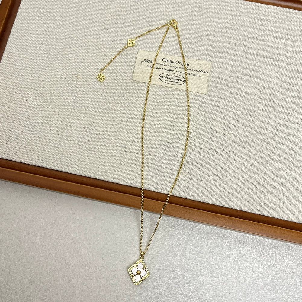 Elianna Mother-of-Pearl Clover Necklace - White [E5DKVD6Y]