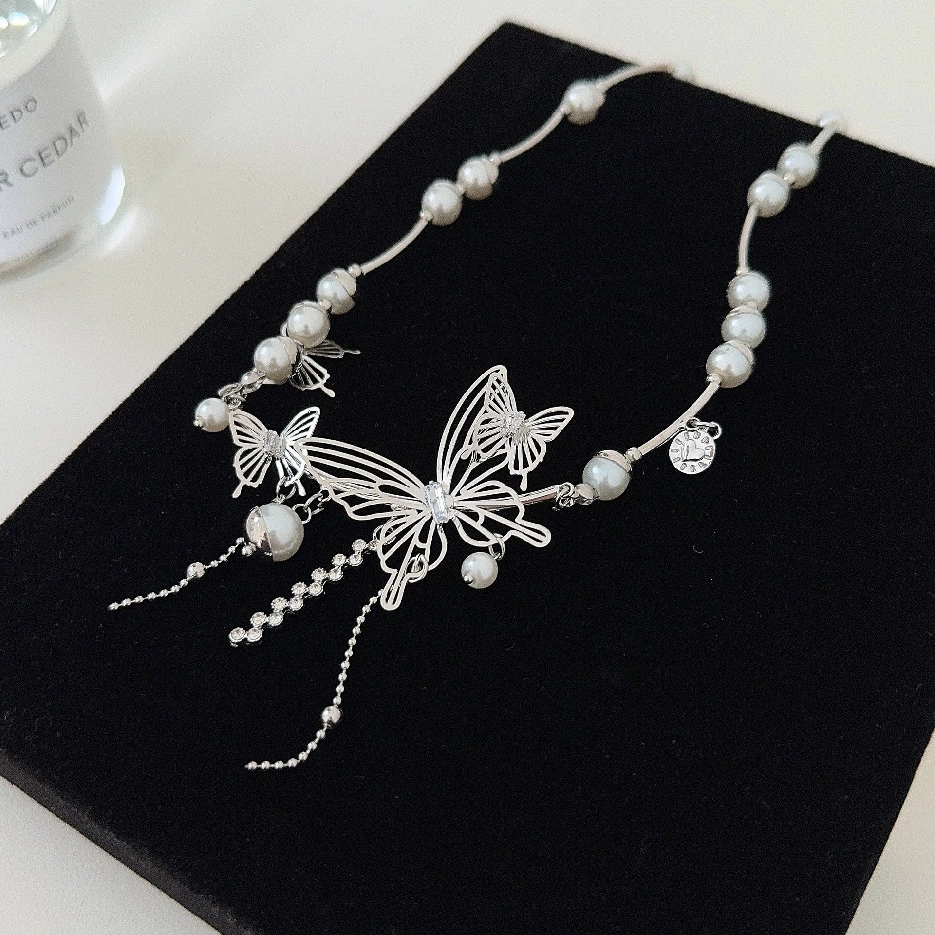 Kerrington Pearl Butterfly Choker - Cut-out Butterfly Tassel Pearl Necklace [Q2QI8NVF]