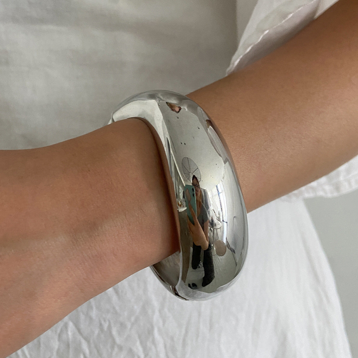 Ziva Sculpted Resin Bangle - Silver [41GYQQ3B]