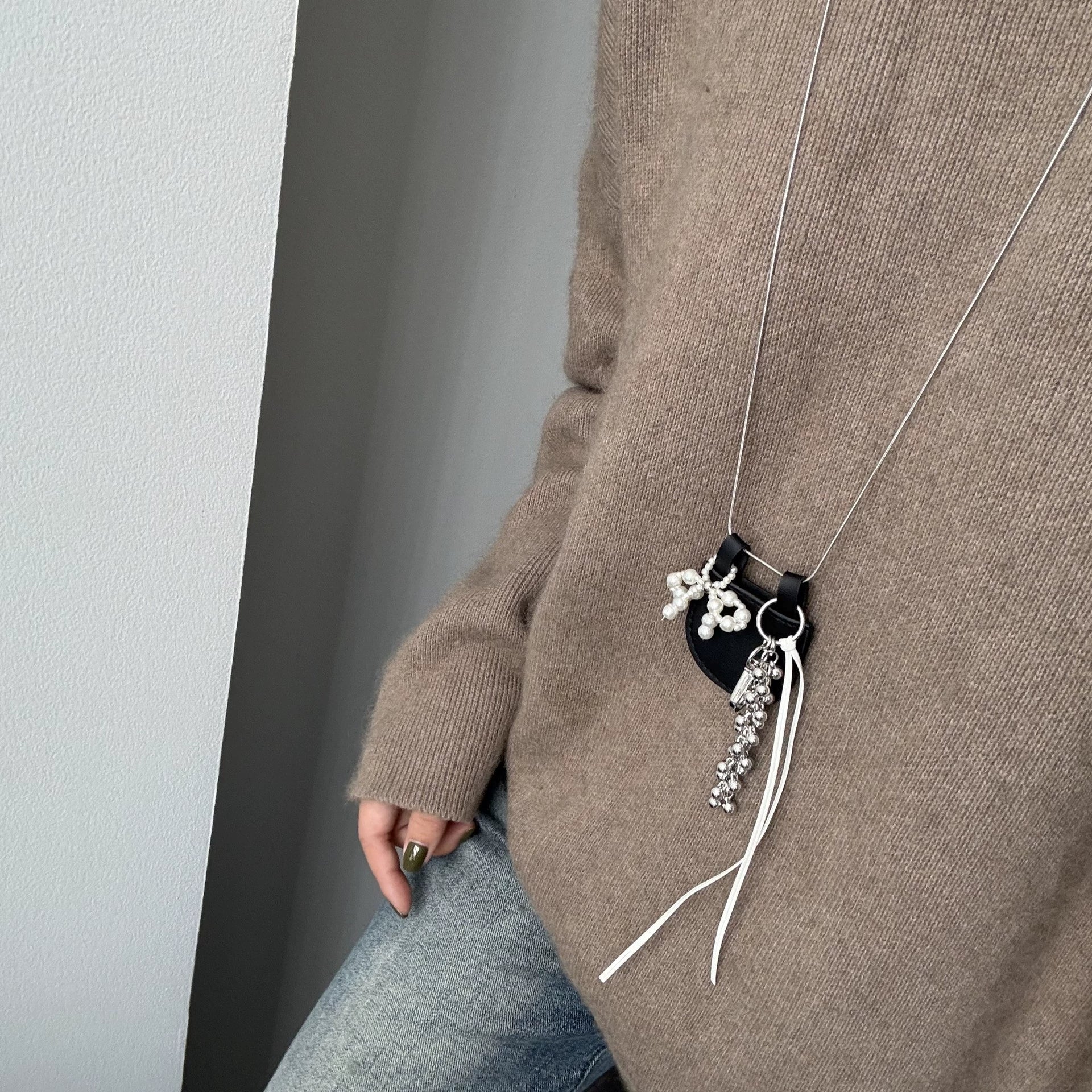 Syriah Pearl Bow Leather Necklace - Black [W64O3ZKP]