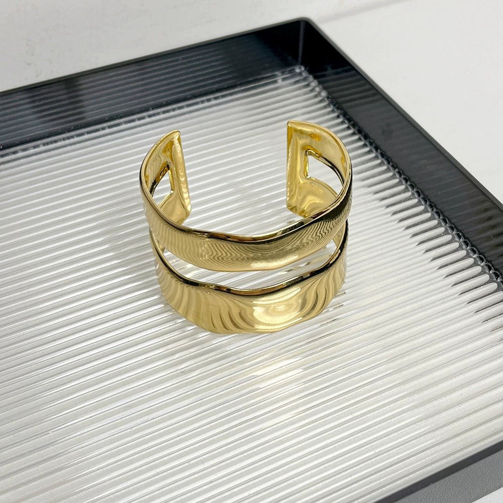 Keturah Sculptural Cuff Bracelet - Gold [RFYLFXBG]