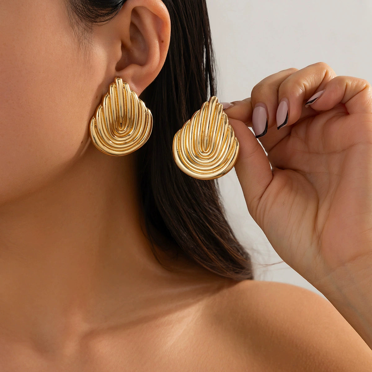 Avelina Twisted Shell Earrings - 06 Gold [Q3XFPN1L]