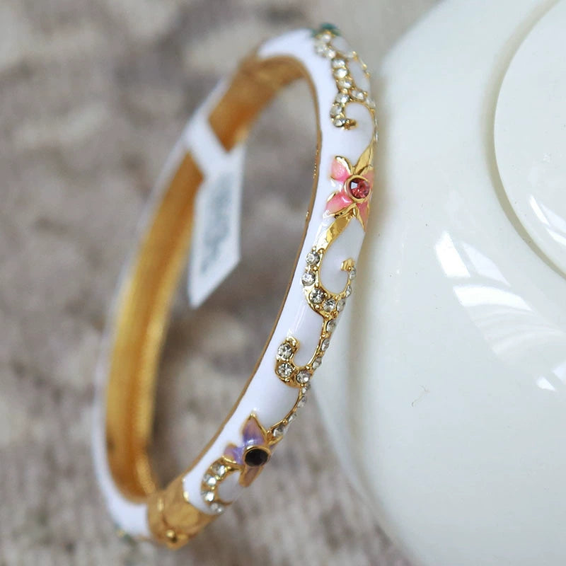 Irelyn Enamel Bangle Bracelet - White [XRIAG8H2]