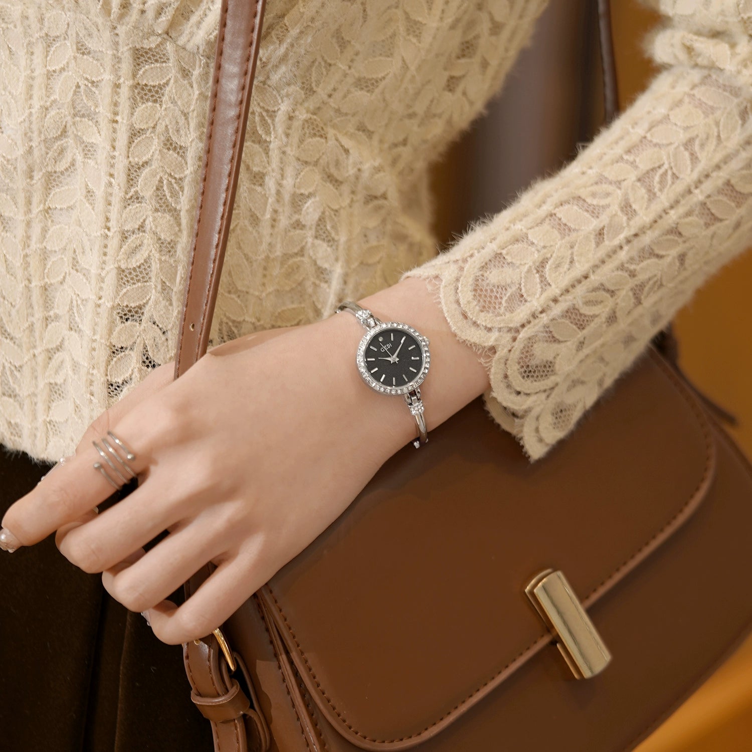 Aaniya Elegant Bracelet Quartz Watch - Grayscale Black [OPY3IKF3]
