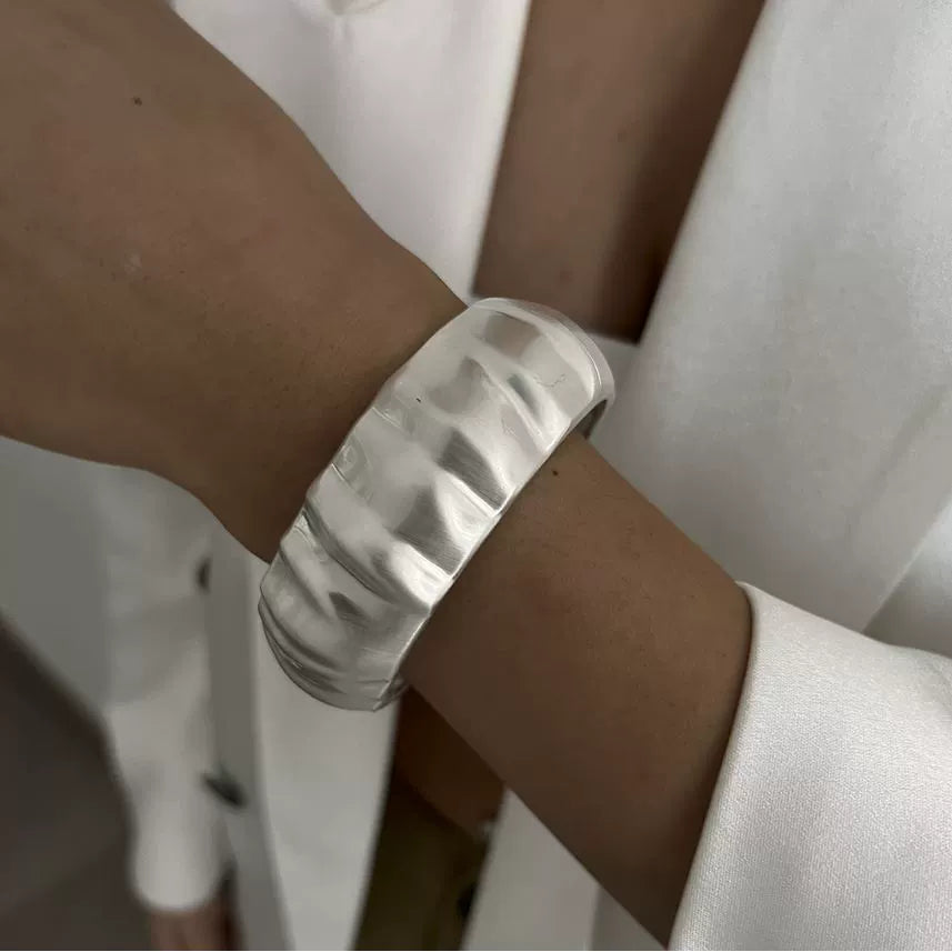 Lyana Asymmetric Water Drop Cuff - Style 01 - Matte Silver [XIEX0PM9]