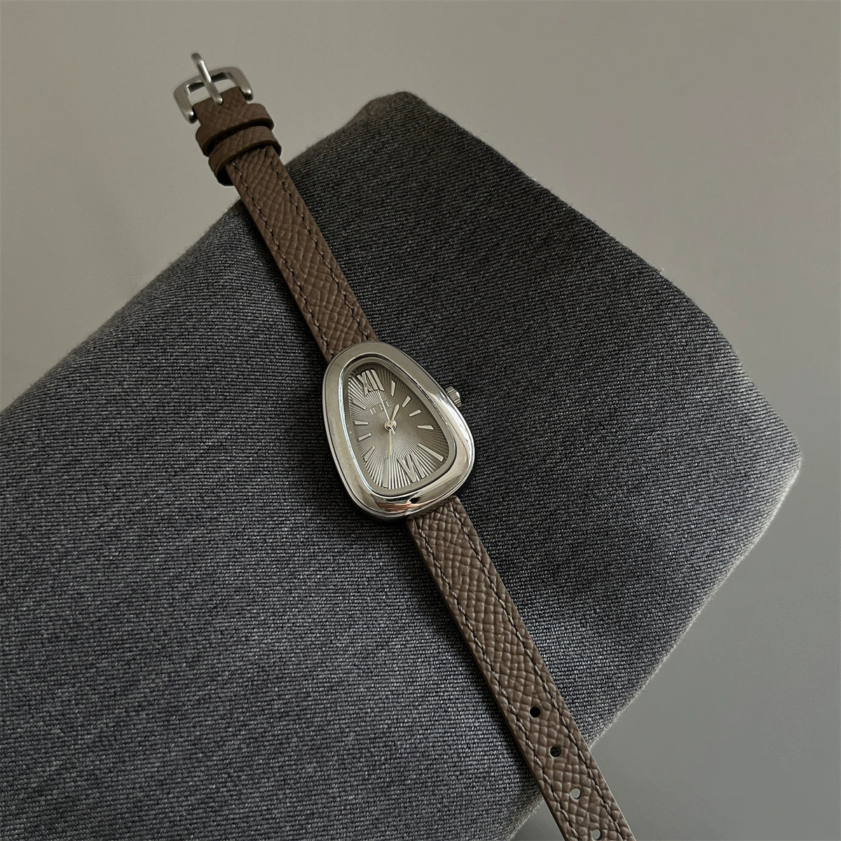 Meera Sleek Square Watch - Snake Head (Grey/Silver) [FHYLQRC6]
