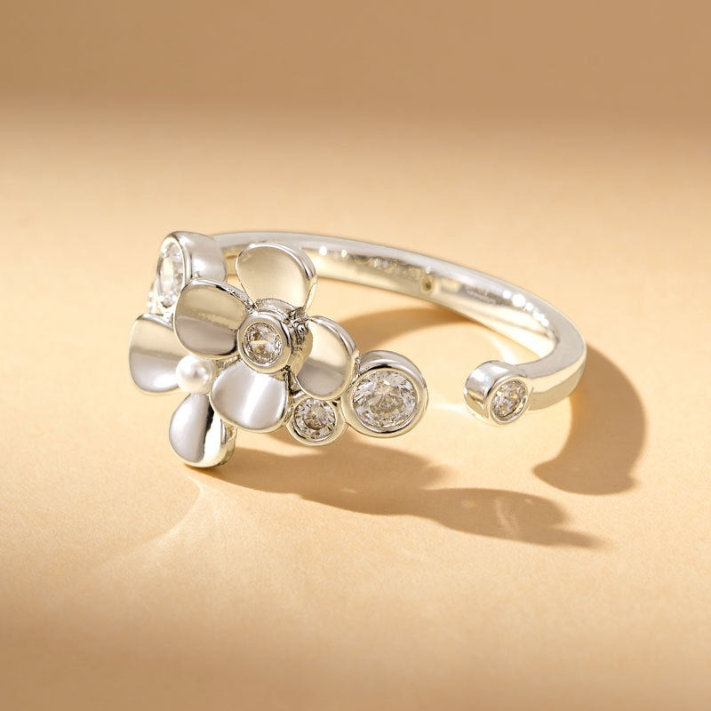 Alexandria Delicate Flower Ring - Gold-Tone [QJHCWSQ7]