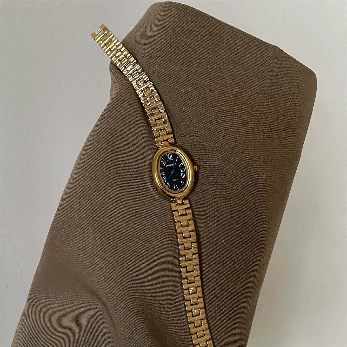 Analicia Geometric Roman Watch - Gold Strap Black Face [RTW46UAH]