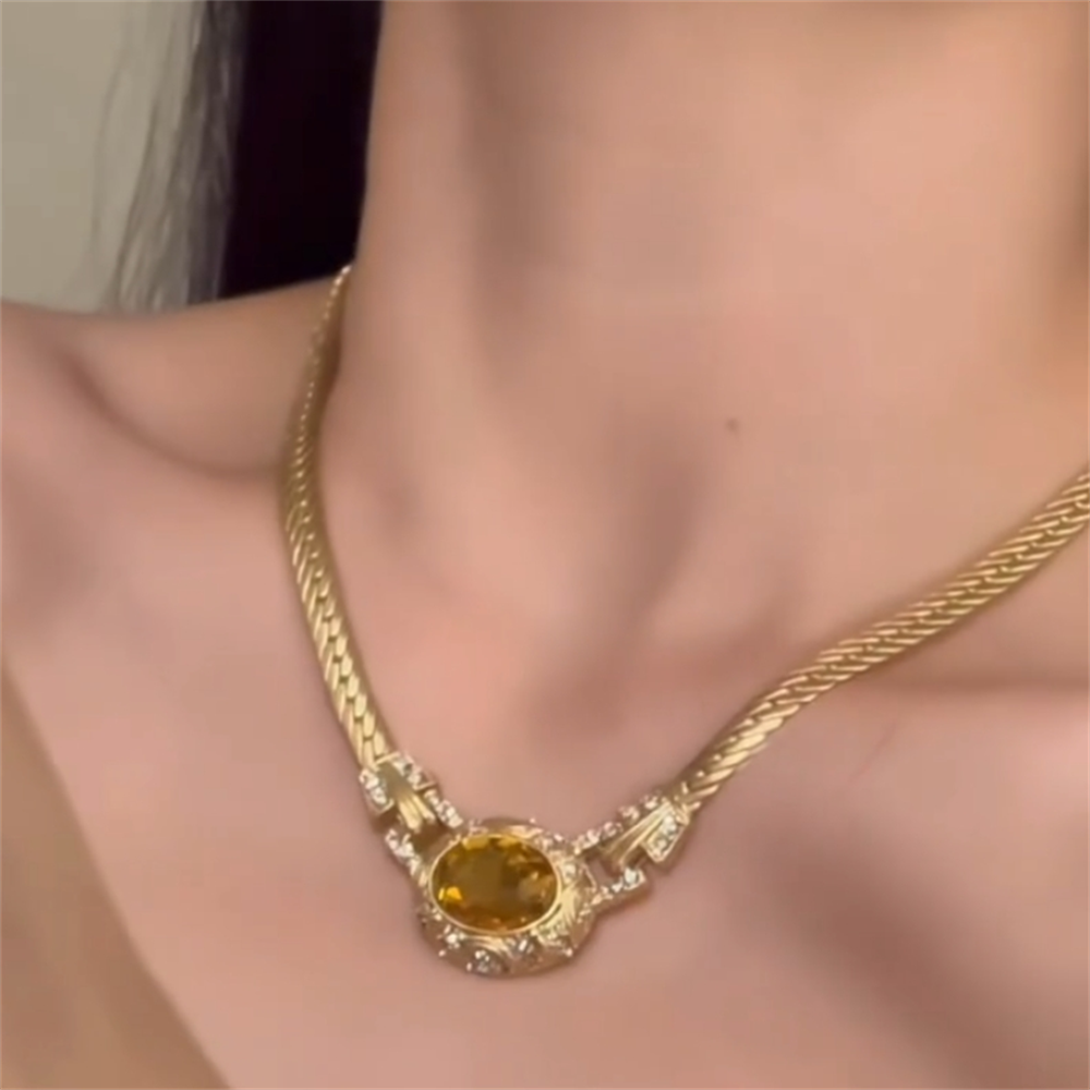 Aaleiya Zircon Oval Pendant Necklace - Gold-toned