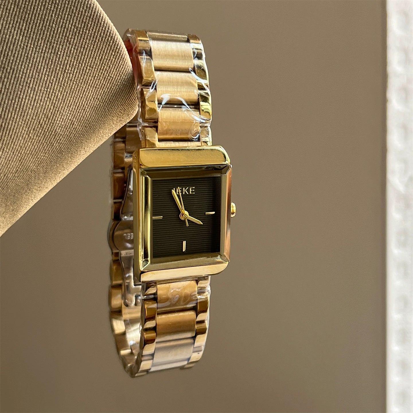 Joshlynn Elegant Square Watch - Gold Band Black Dial [TBMBEUUQ]