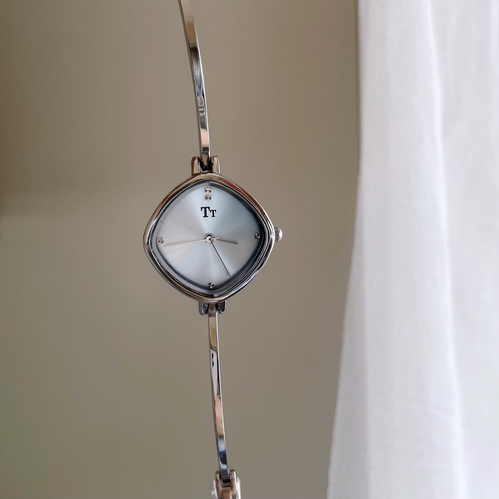 Daniela Elegant Bracelet Watch - Silver Icy Blue [RSA3U1MV]