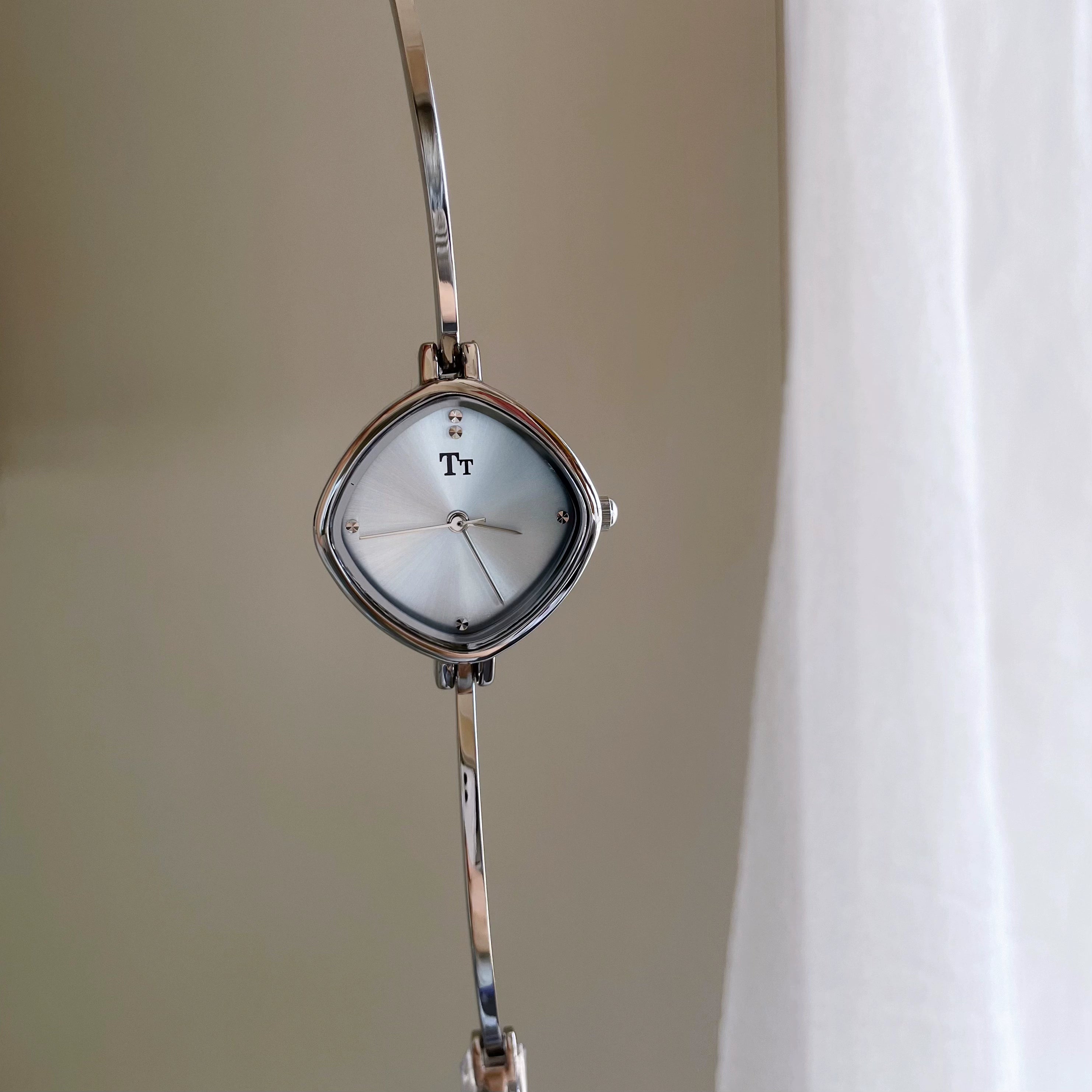 Daniela Elegant Bracelet Watch - Silver Icy Blue [RSA3U1MV]