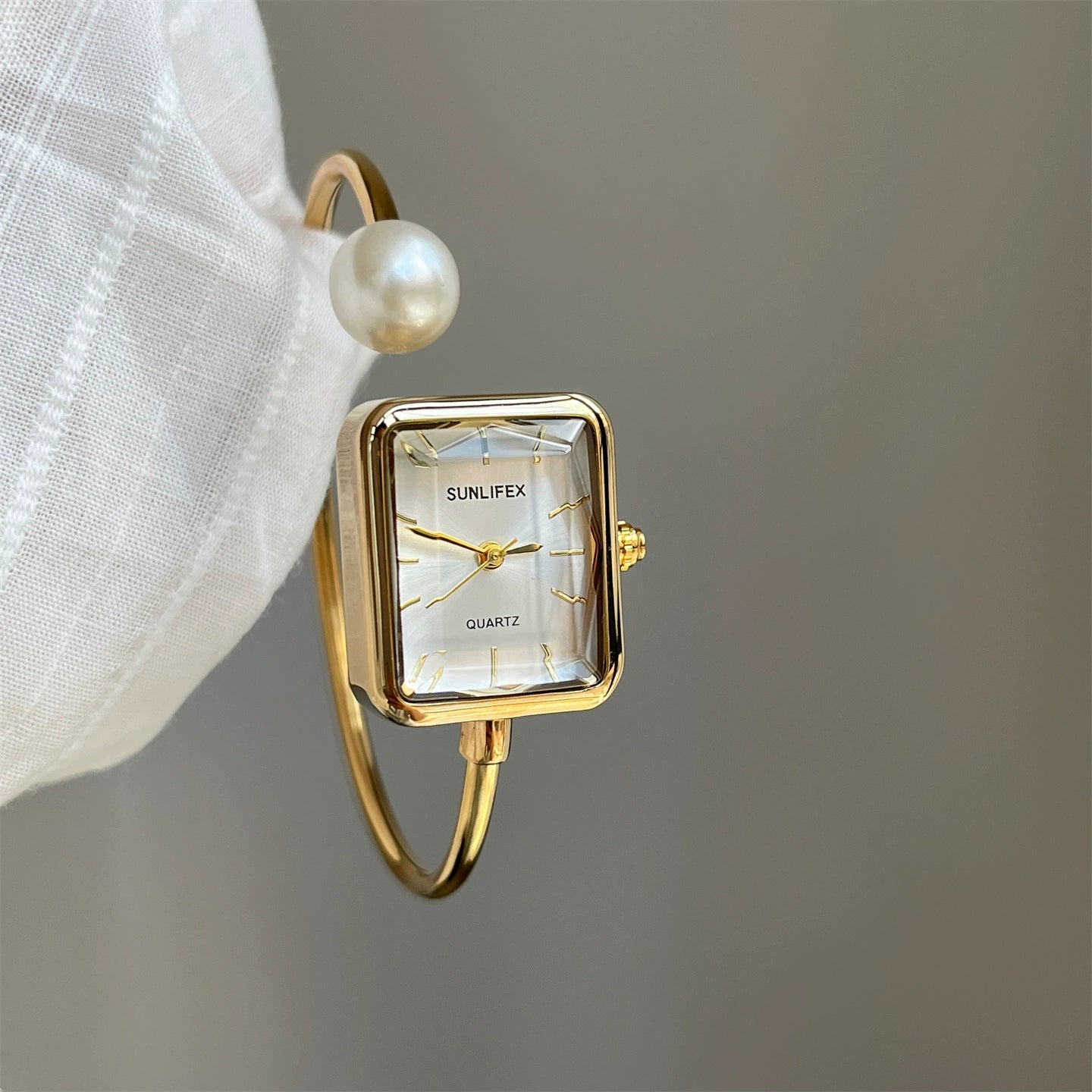 Livvy Pearl Bracelet Watch - Gold Band White Face (Square Stick Markers) [YXGQ9CGN]