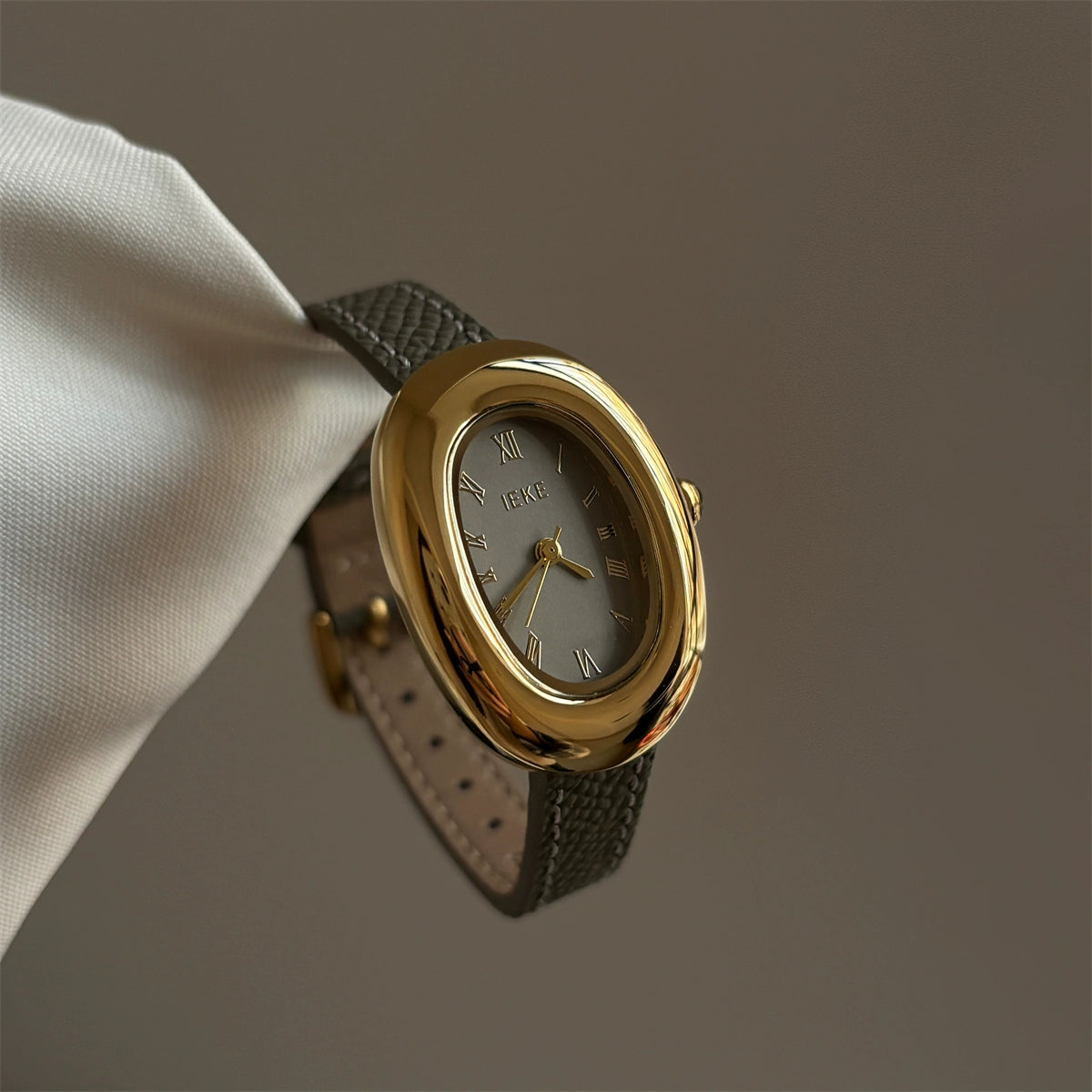 Sury Retro Oval Strap Watch - IEKE723 Pigeon Egg Dial - Grey with Gold Frame [454JBV4U]