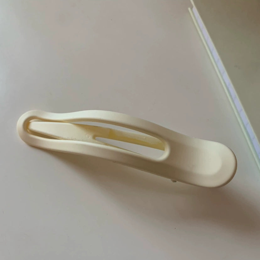 Ronni Frosted Fabric Claw Clip - Creamy White [BEJF1UMY]