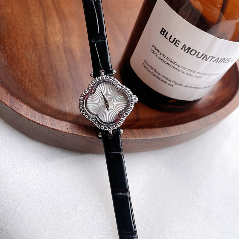 Ellyson Clover Leather Watch - Silver Case Black Strap [CUTNJHE3]