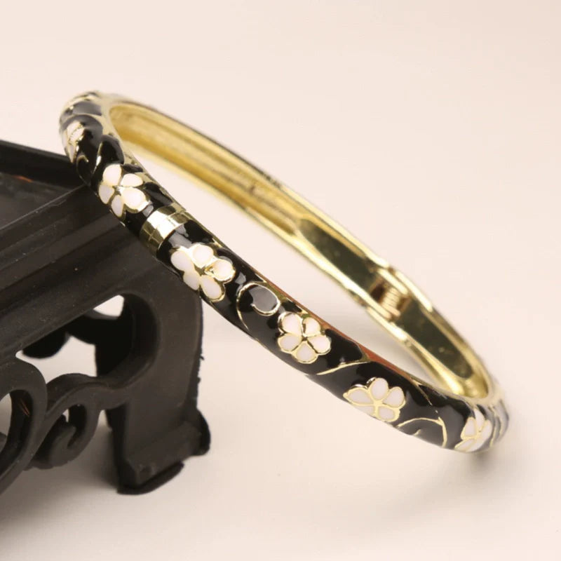 Lakelynn Delicate Floral Bangle - Black