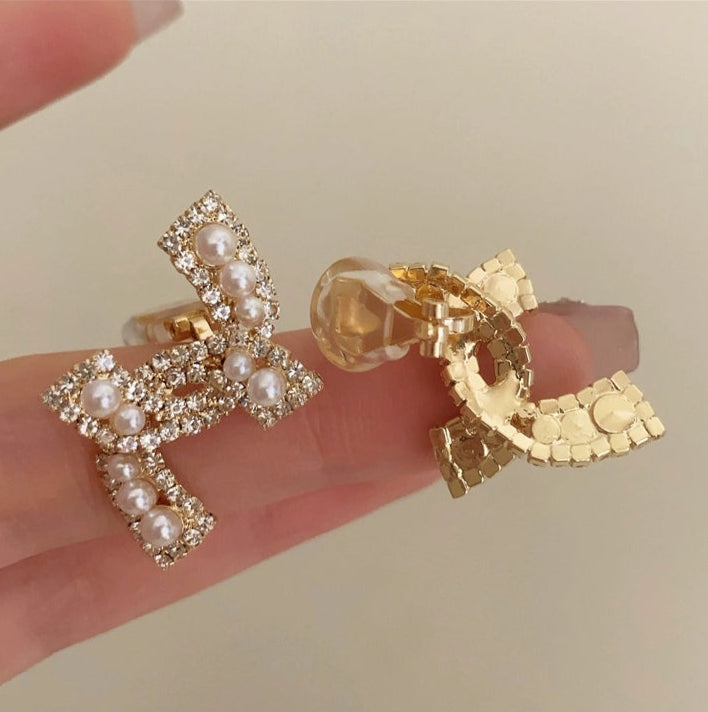 Kahli Luxe Pearl Clip Earrings - Gold Ear Clip [V28I5CP5]