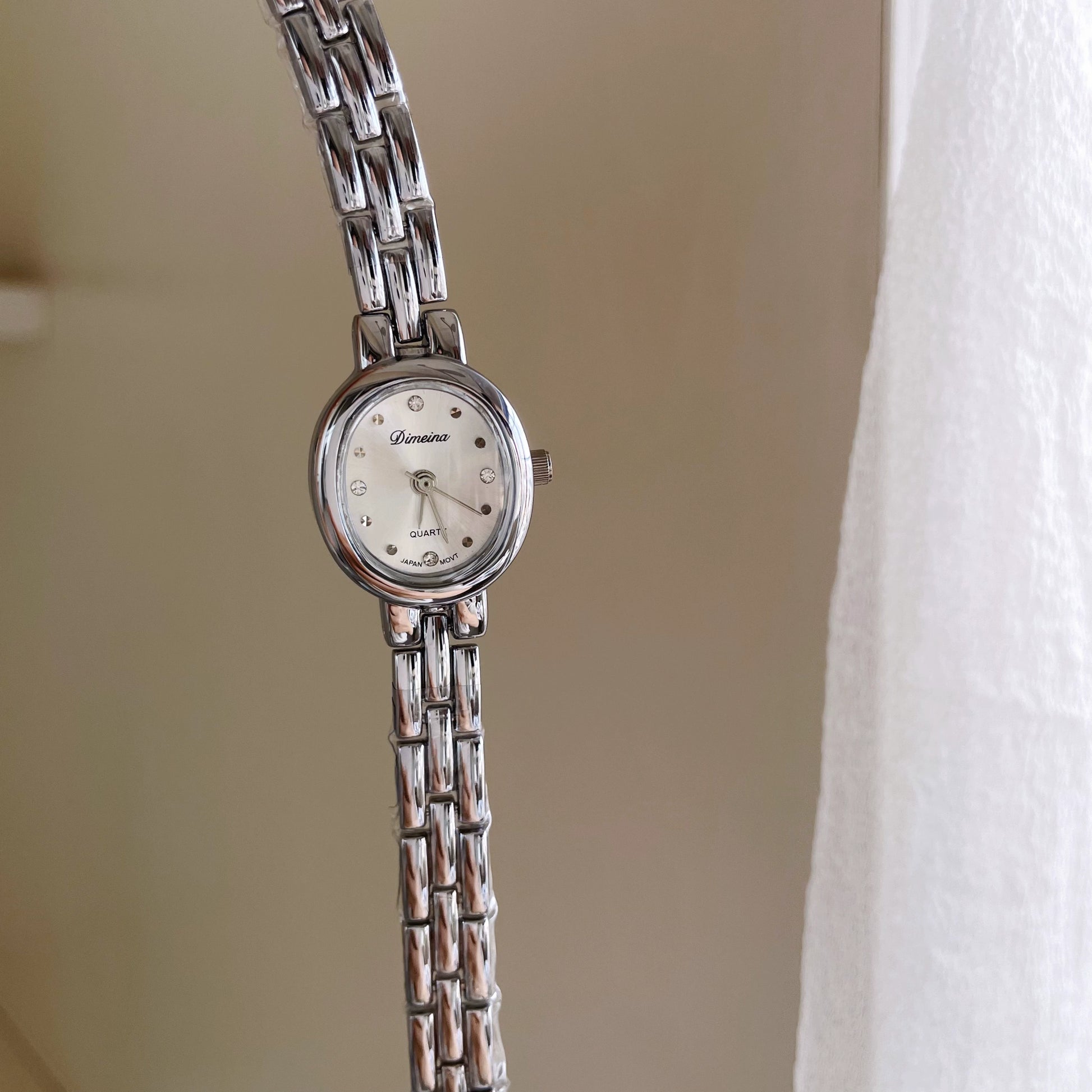 Queena Exquisite Oval Watch - Silver (Small Dial) [2ZK78IU2]