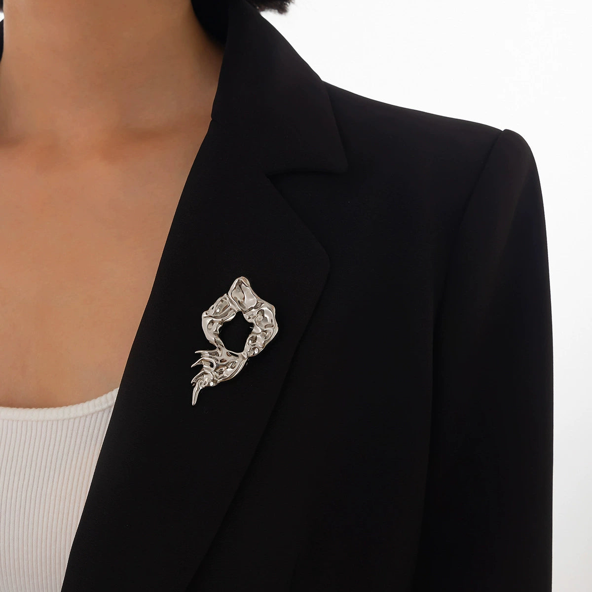 Lucianna Molten Metal Brooch - Style 01 Silver [YMKHE0RK]