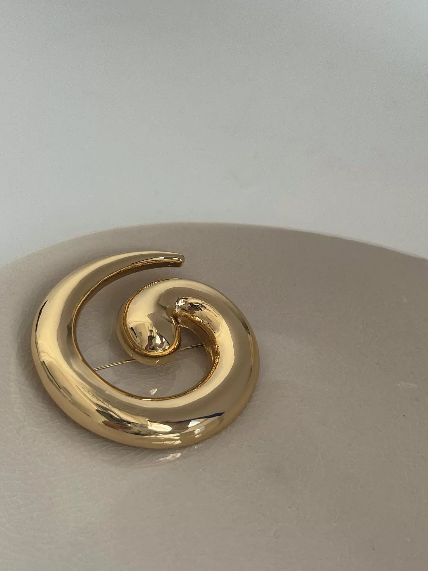 Ensley Sculptural Snail Brooch - Gold [8A2II7US]