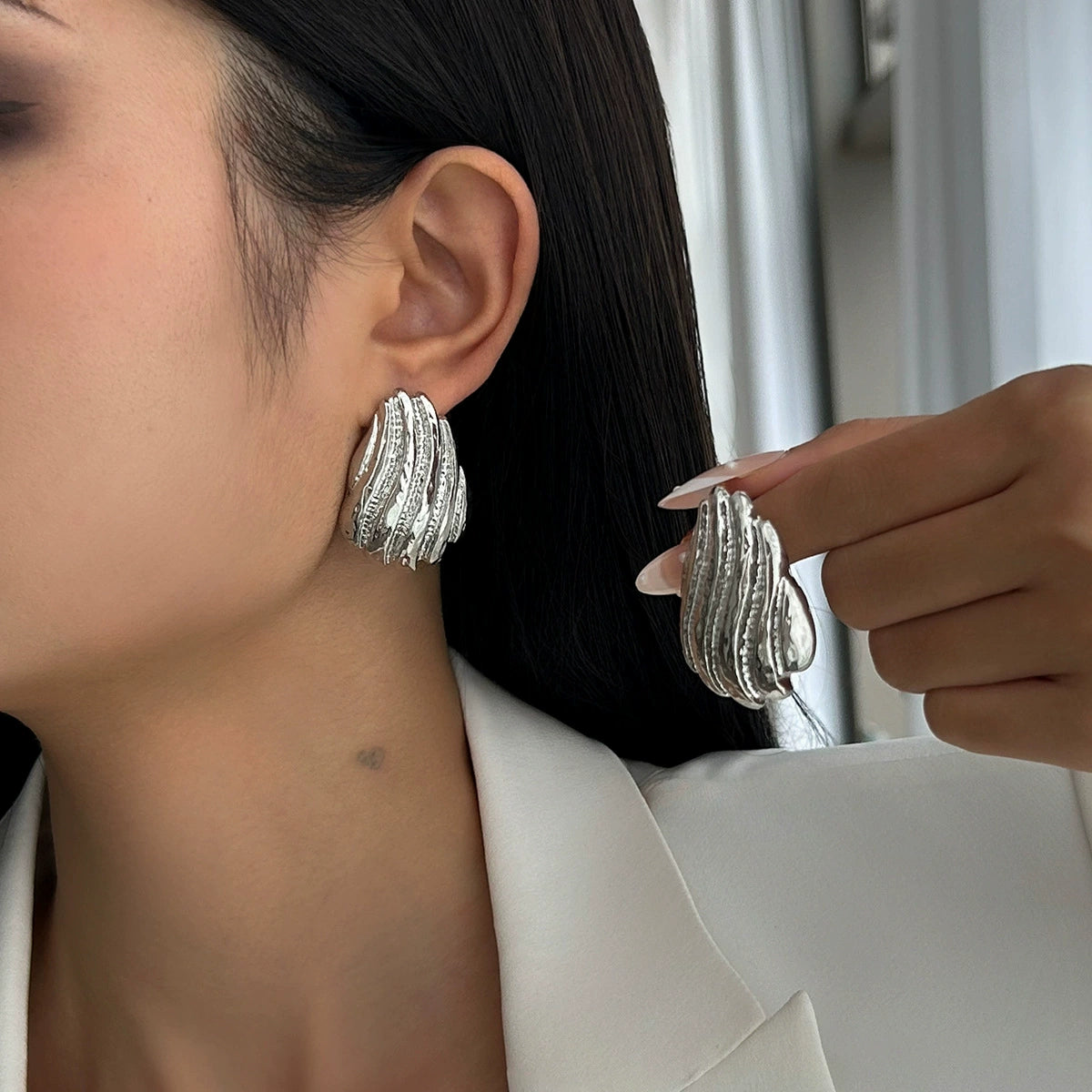 Avelina Twisted Shell Earrings - 07 Silver [RXVUHINE]