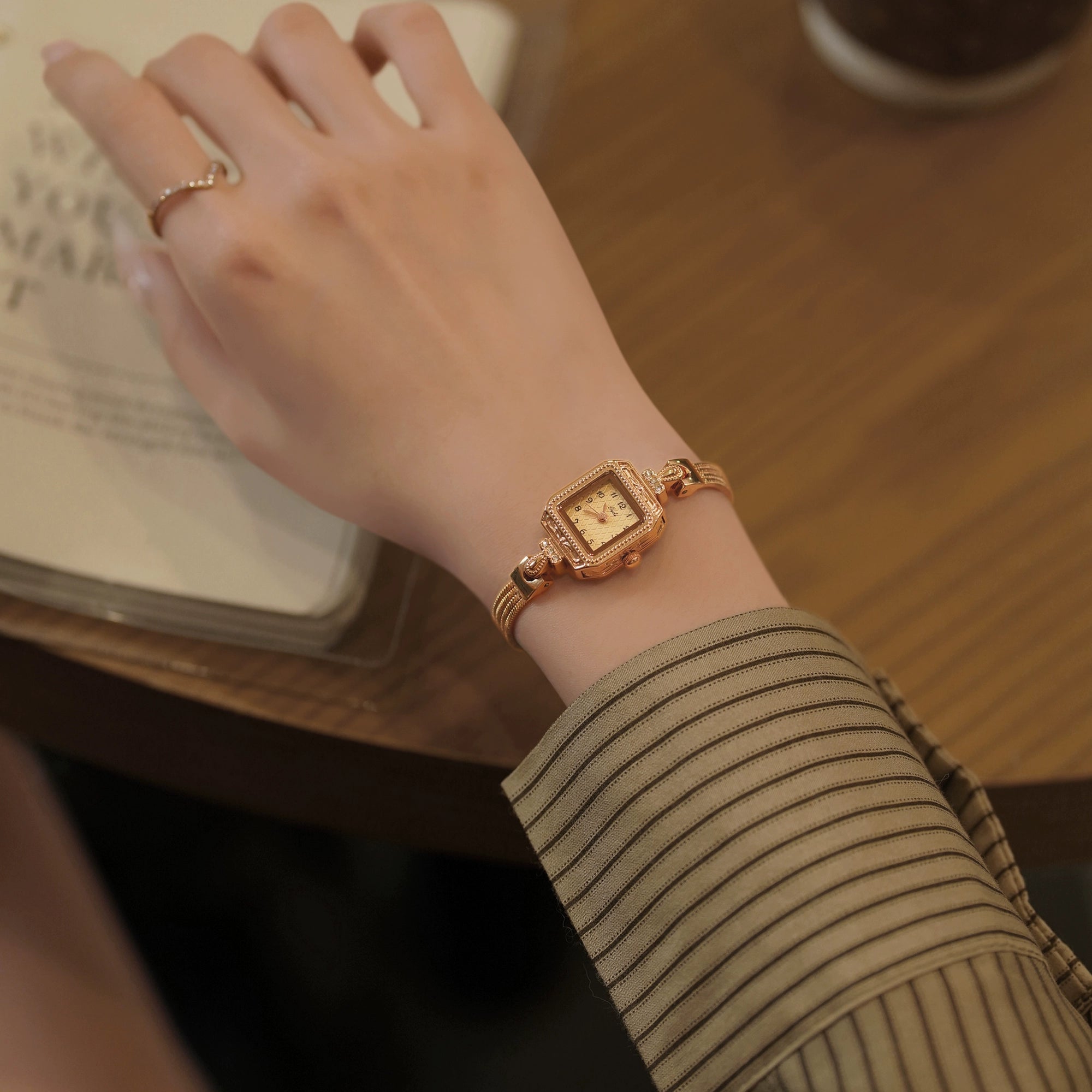Debanhi Dainty Bracelet Watch - Elegant Rose [20SAO99A]