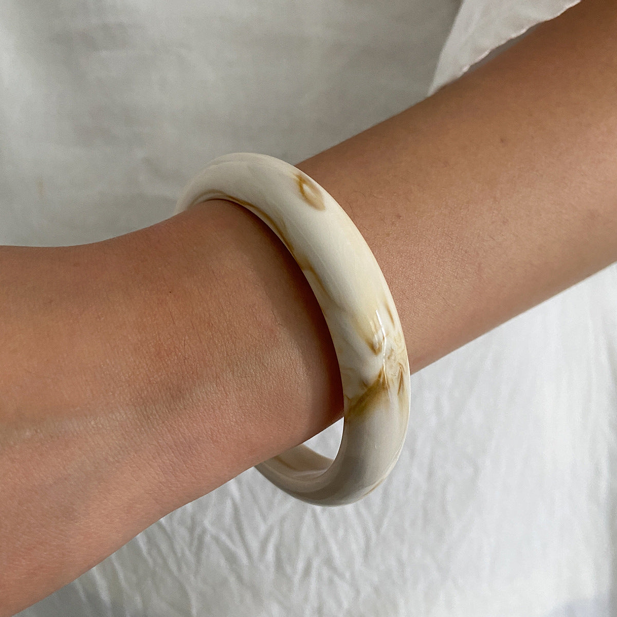 Dawson Swirl Resin Cuff Bangle - Off-white [OQRJHUJ2]