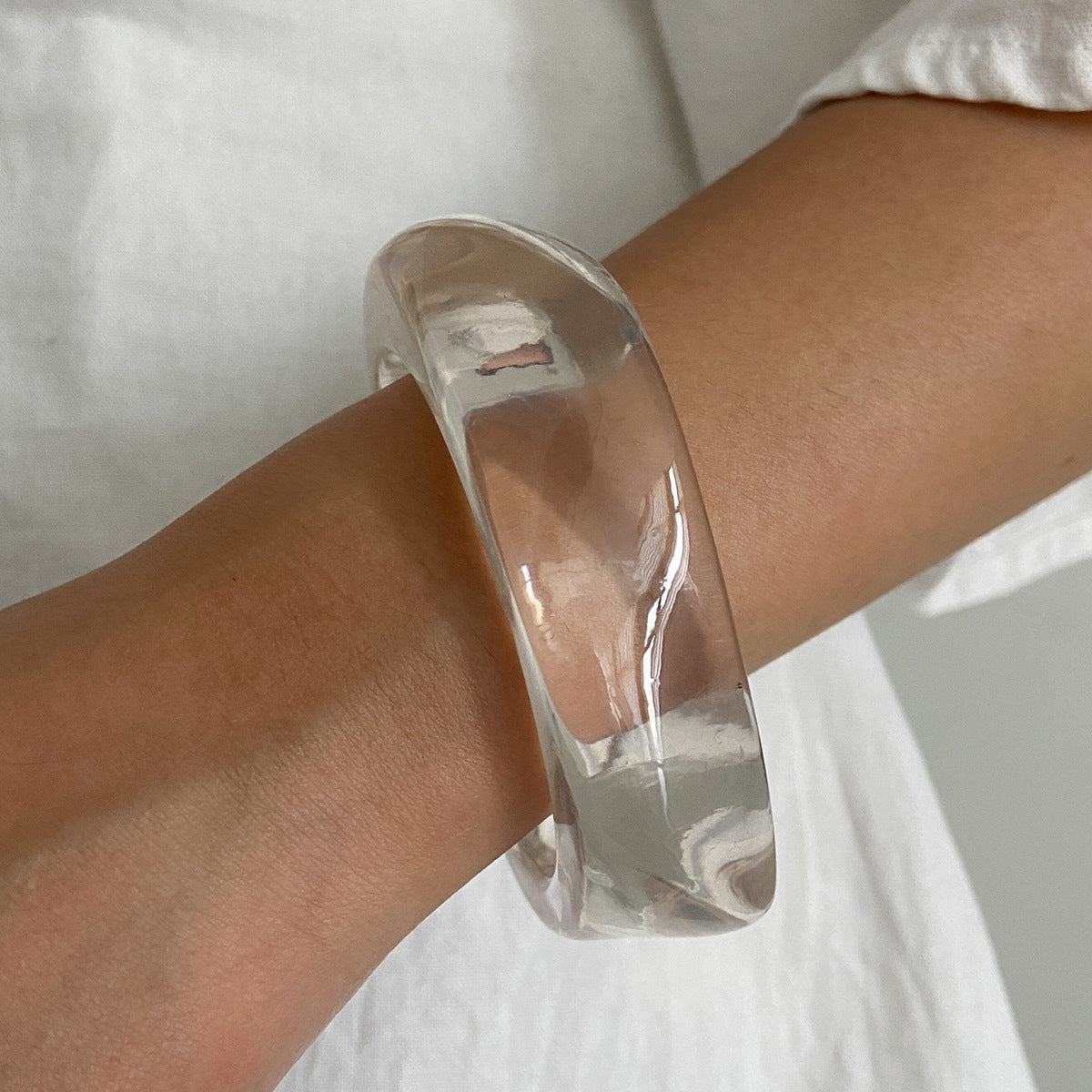 Ziva Sculpted Resin Bangle - Transparent [UZGYQ9Z2]