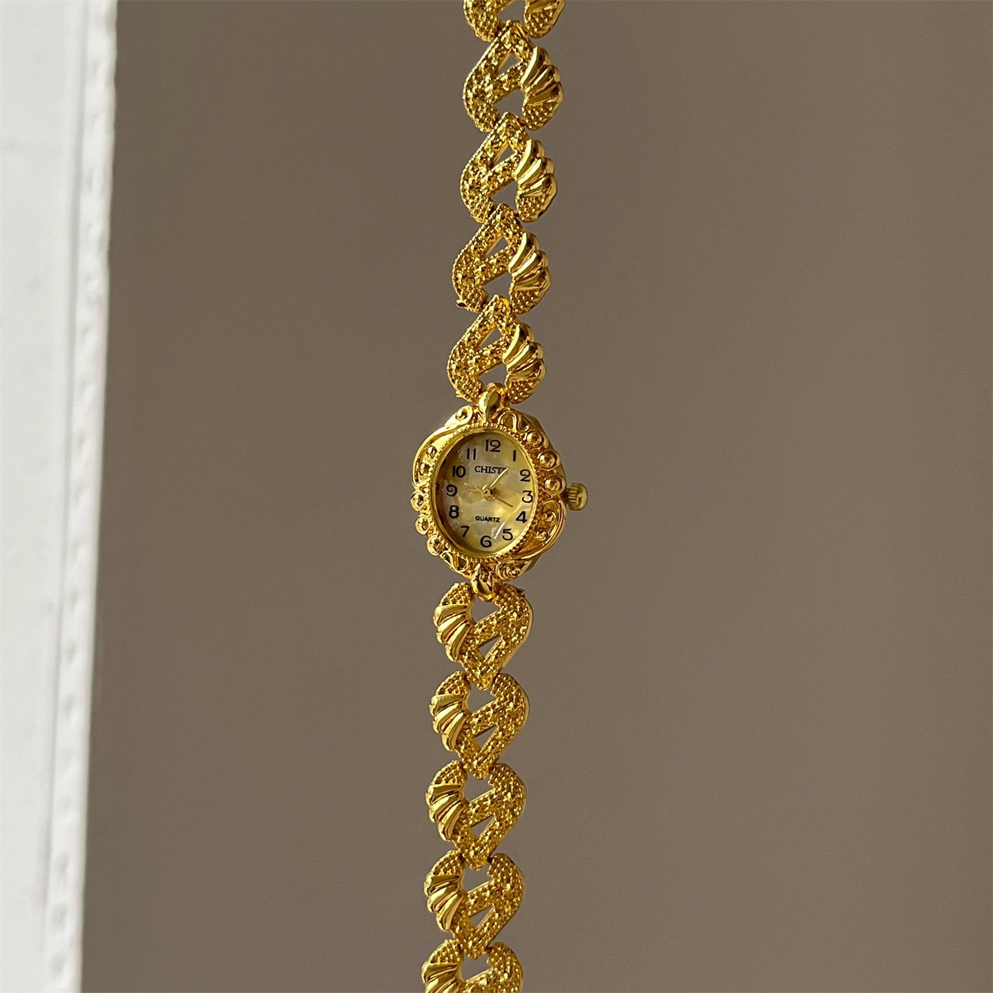 Mckenna Vintage Charm Watch - Gold with Gold Dial (Heart Chain) [8BXC6FNQ]